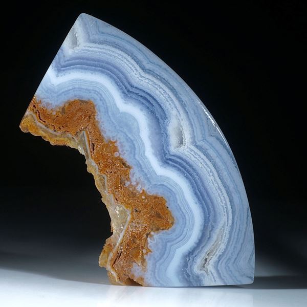 Chalcedon Freiform, beidseitig gespannt und poliert, teilweise naturbelassen