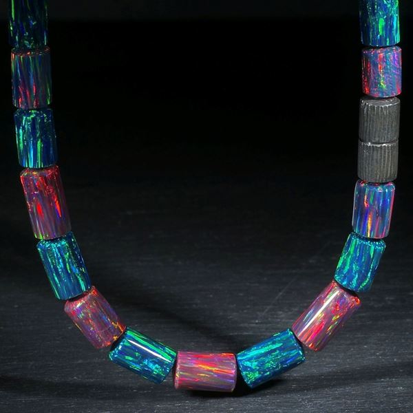 Collier aus synthetischem Opal, Länge 49cm