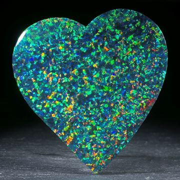 Herz aus synthetischem Opal
