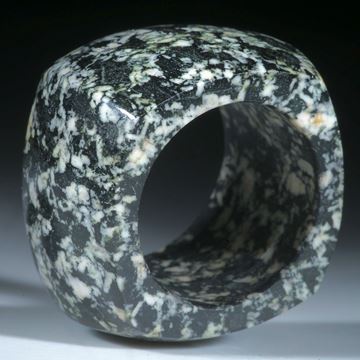 Kieselstein Ring (Gneis), viereckige Form