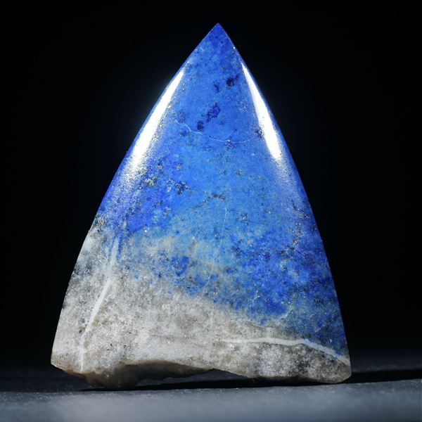 Lapislazuli Schildform, Rückseite flach, Oberseite gewölbt