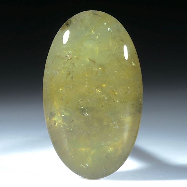 Peridot Cabochon mit Bergkristall doublettiert