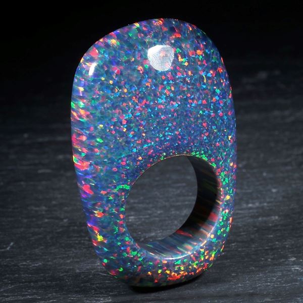 Ring aus synthetischem Opal