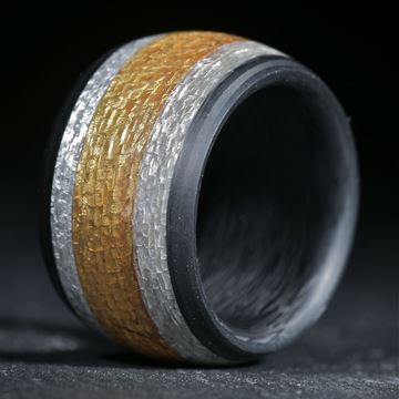 Gold/Silbertexring in Carbon eingefasst, matt