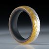 Fingerring aus Goldtex und Silbertex mit Karbon