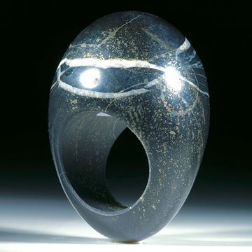 Pyritschiefer Ring, stark gewölbte Form