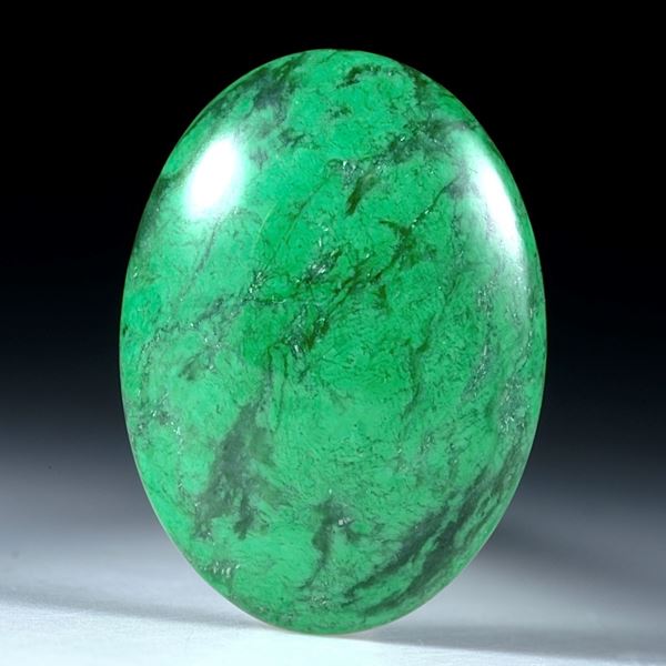 Maw-sit-sit, Chloromelanit, Myanmar,14.39ct. ovaler Cabochon