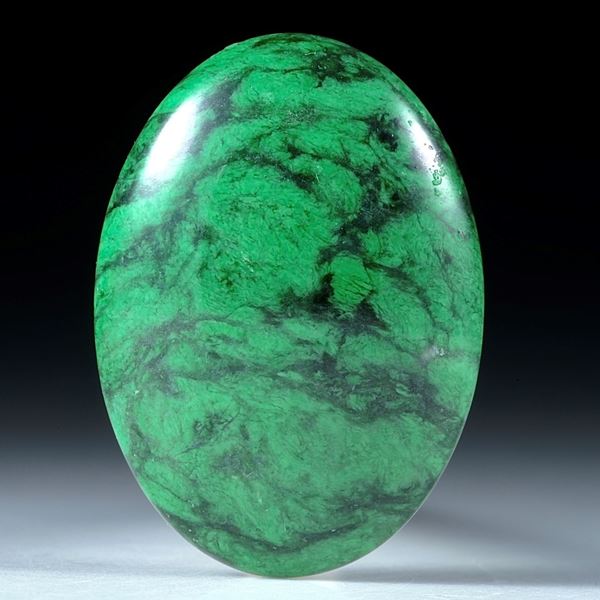 Maw-sit-sit, Chloromelanit, Myanmar,26.06ct. ovaler Cabochon