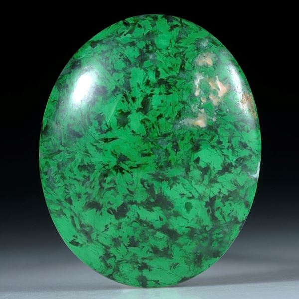 Maw-sit-sit, Chloromelanit, Myanmar,34.91ct. ovaler Cabochon ca.30.5x25x7mm