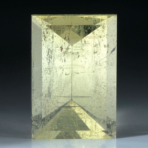 Beryll rechteckiger Spiegelschliff 46.78ct. ca.29x19.5x12.5mm