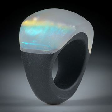 Fingerring Opalglas (Dichroic Glas), im Verlauf geschliffen und mattiert