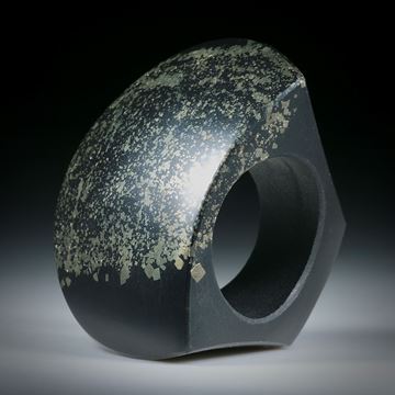 Steinring Pyritschiefer aus Grindelwald, polierter Tafelring