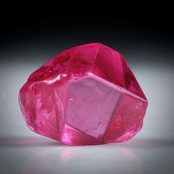 Spinell Kristall 1.24ct. Burma (Myanmar) intensiv Rot, ca.6mm