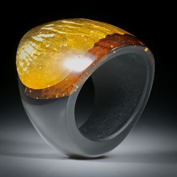 Fingerring Goldglas (Glas mit eingeschmolzenem Gold 23.75ct.) im Verlauf geschliffen und poliert