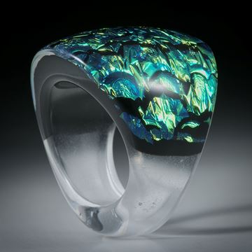 Opalglasring, handgeschliffener Fusingglas Ring, gegen unten schmaler werdend