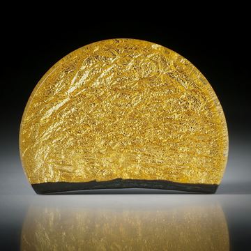 Fusingglas mit eingeschmolzenem Blattgold, handgeschliffener Halbkreis ca.45x32x6mm