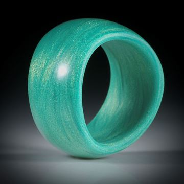 Glasfaser Fingerring "gründynamisch", geschwungene Form, bombiert mit gerundeter Innenkante, 12mm breit, Innendurchmesser 18.2mm