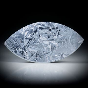 Silizium Navette ca.46x24x4mm in Torsion  geschliffen mit gut sichtbarer Kristallstruktur