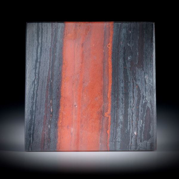 Bluteisenstein Viereck, in Torsion geschliffen, feinmatt ca.31.5x31.5x4.5mm