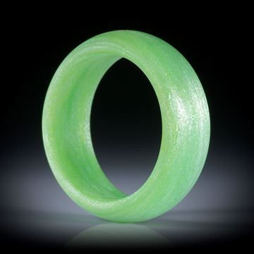 Fingerring aus Glasfaser hellgrün mit Mira Silber, parallele Form, aussen bombiert mit gerundeten Innenkanten, feinmatt, Breite 8mm, Innendurchmesser 18.1mm