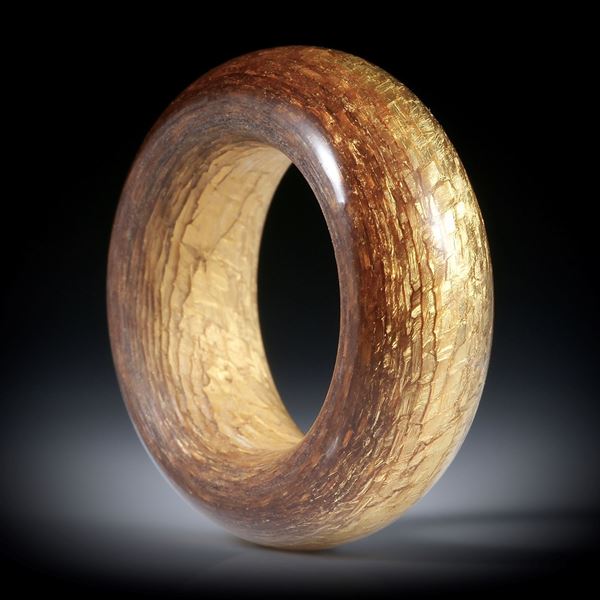 Glasfaser Ring mit Blattgold (23.75ct.), ovaler Querschnitt, Aussenseite poliert, Breite 11mm, Innendurchmesser 19.2mm