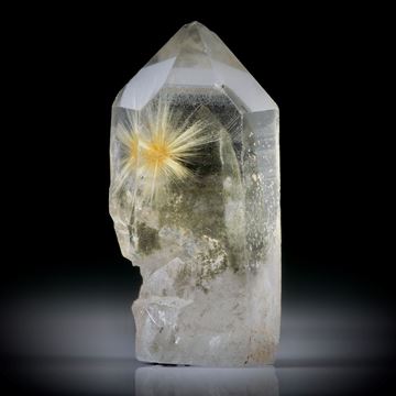 Bergkristall mit Chloritphantom und büschelförmigem Rutil Cluster