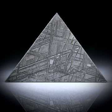 Eisenmeteorit mit geätzter Oberfläche, Dreieckform ca.45x31x2.5mm