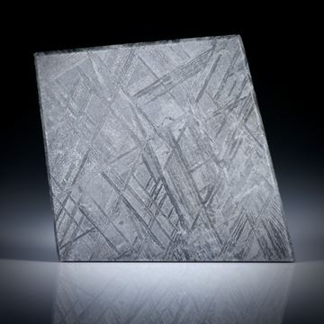 Eisenmeteorit mit geätzter Oberfläche, Drachenform ca.41x35x2.5mm