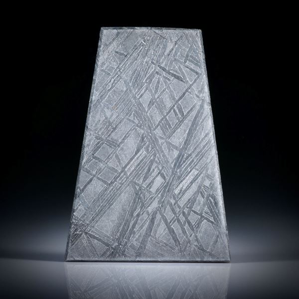 Eisenmeteorit mit geätzter Oberfläche, Trapez ca.27x19x2.5mm