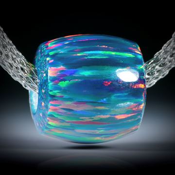 Anhänger aus synthetischem Opal, Fassform feinmatt, Durchmesser 16.4mm, Länge 16.3mm, Bohrung 6.1mm