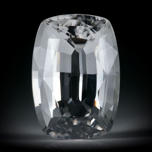 schweizer Bergkristall 10.11ct.  Präzisionsschliff ca.20.5x14.4x10.8mm