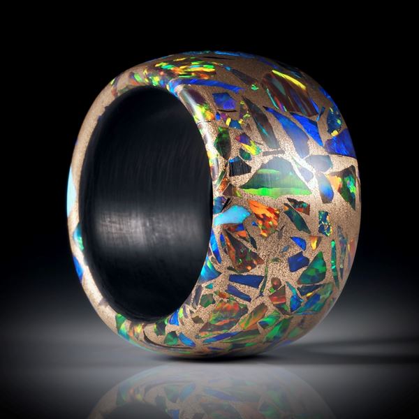 Fingerring aus synthetischem Opal in Bronzematrix, mit Karbon Innenring, 14mm breit, feinmatt, Innendurchmesser 18.12mm
