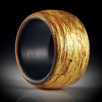 Fingerring aus Glasfaser gewickelt mit Blattgold, mit Karbon Innenring, matt, Breite 13mm, Innendurchmesser 18mm