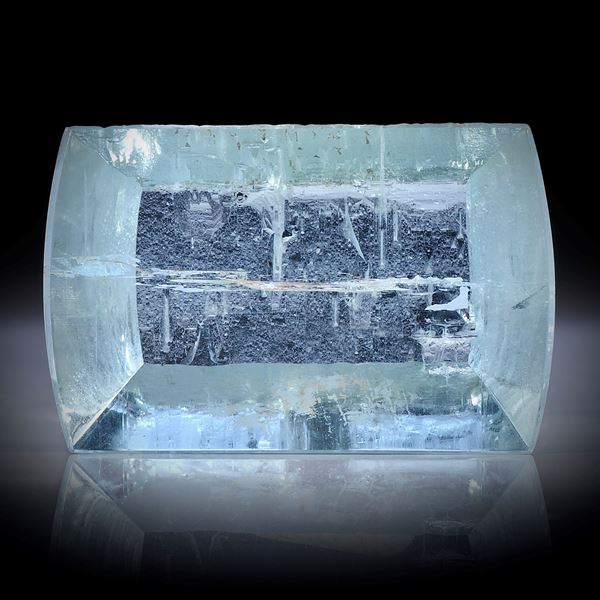 Aquamarin Spiegelschliff, teilweise mit naturbelassenen Kristallflächen, ca. 28.5x18.5x7.6mm
